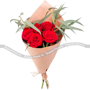 Красный кварц - букет красных роз